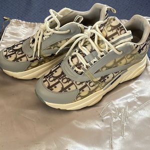 Dior B22 Grey & white size 7 men